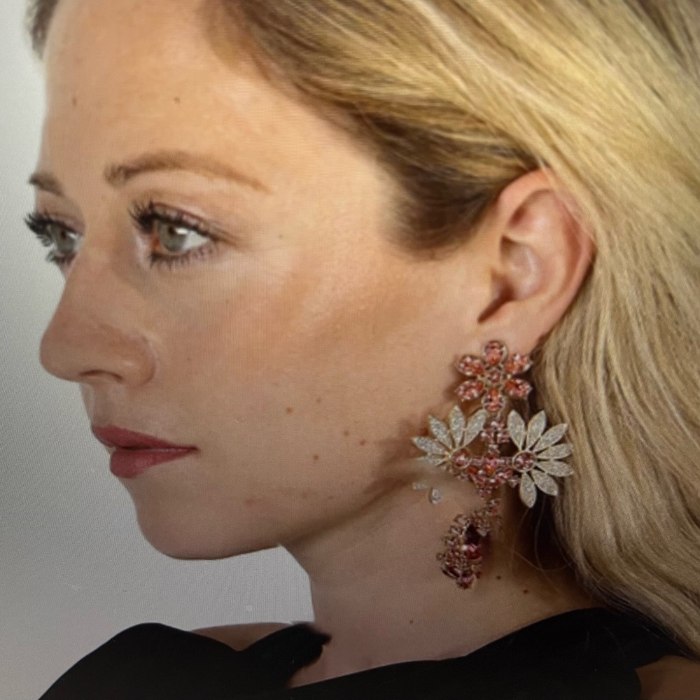 Burberry asymmetrical clip on flower‎ cocktail earrings in coral pink, NWT - Picture 3 of 7